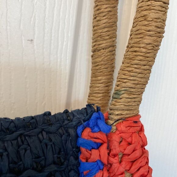 Escape- woven beach bag with shell tassel - navy blue and red - Picture 5 of 9